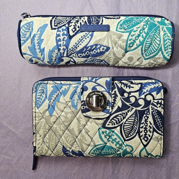 Vera Bradley RFID TURNLOCK WALLET CLUTCH & Cosmetic Case Bundle - LIKE NEW! - Picture 10 of 15